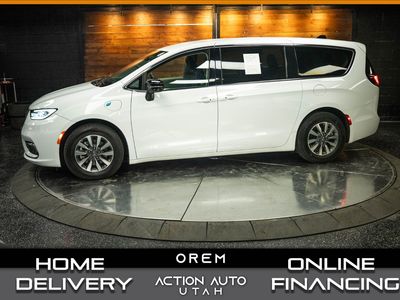 2024 Chrysler Pacifica Plug-In Hybrid Select