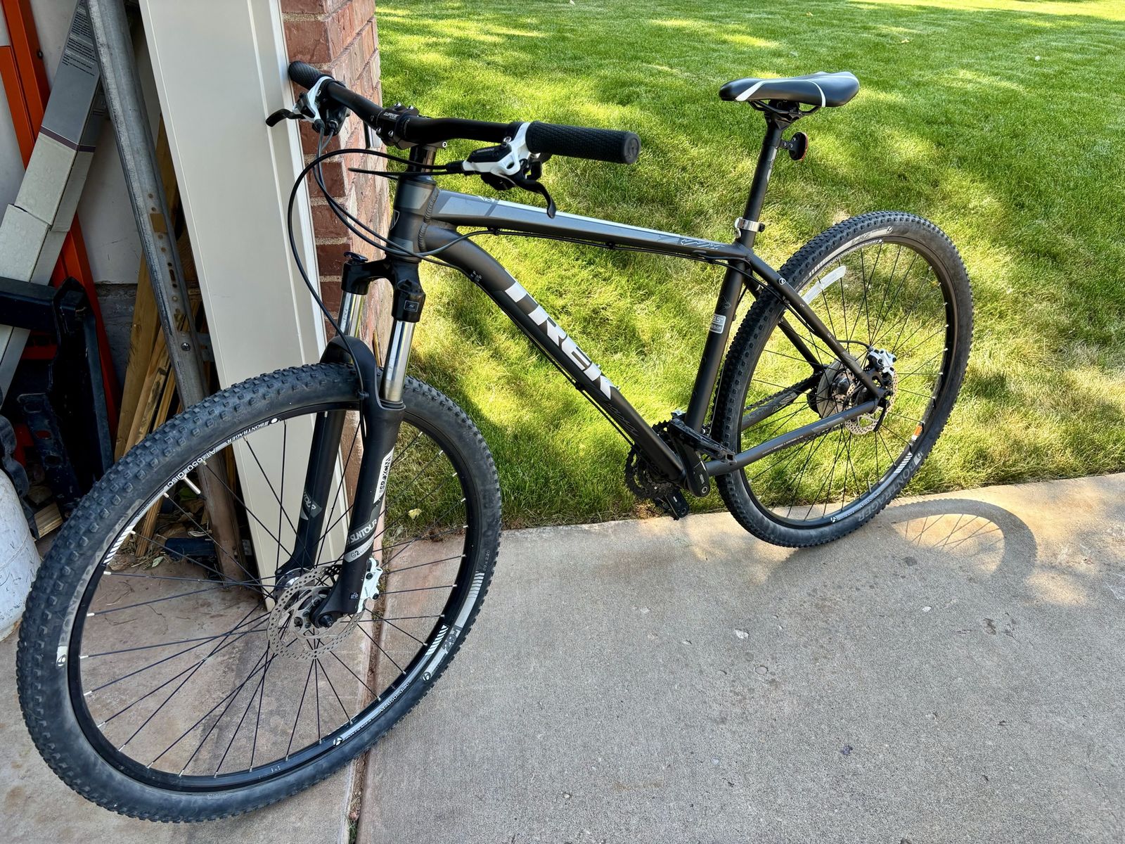 Trek XCaliber 6 Mountain Bike - 19.5" Frame, Hardtail, Shimano Brakes, 29" Wheels