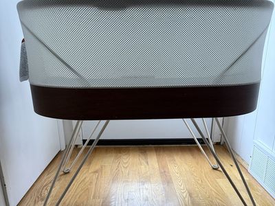 Happiest Baby SNOO Smart Sleeper Bassinet - Excellent Condition with Sheets & Swaddles (2 small 2 medium 2 large)