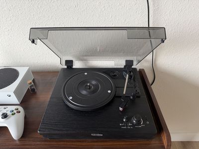 Jensen Bluetooth Record Player + Stereo Speakers – Great Condition