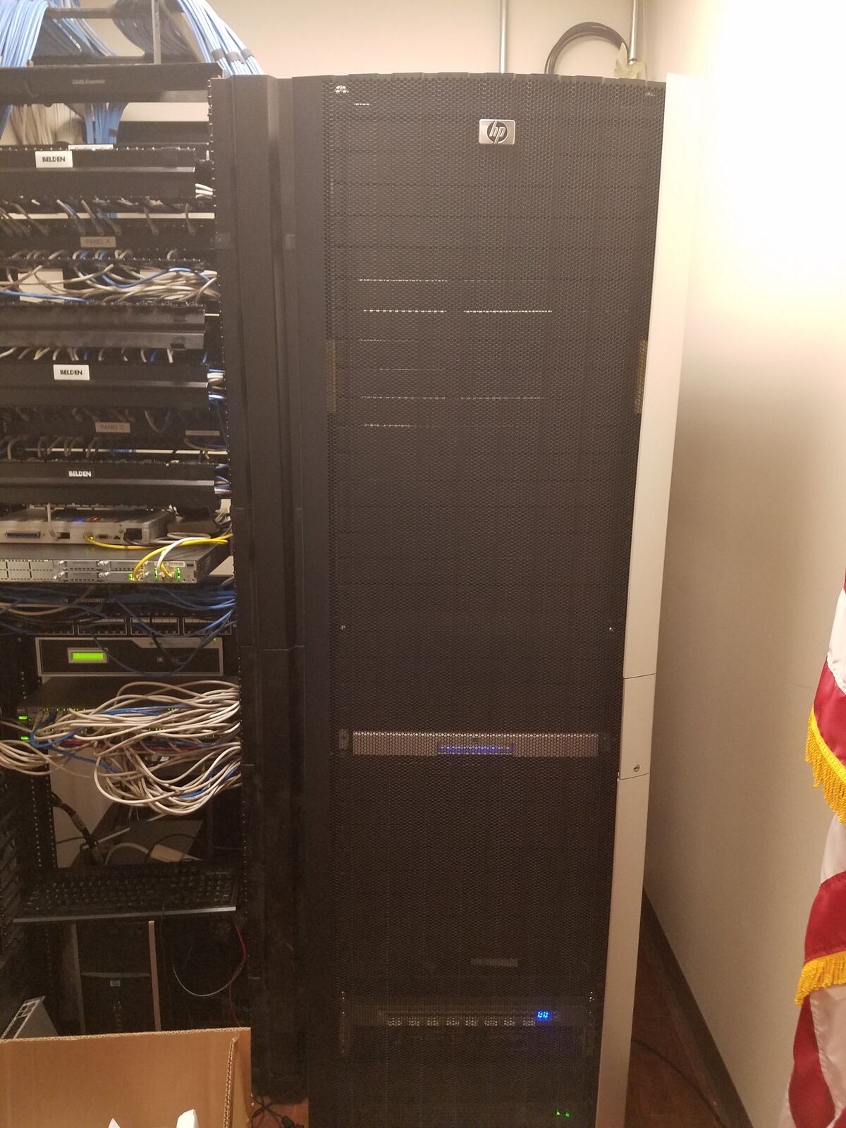 2010 HP 42u Server Rack