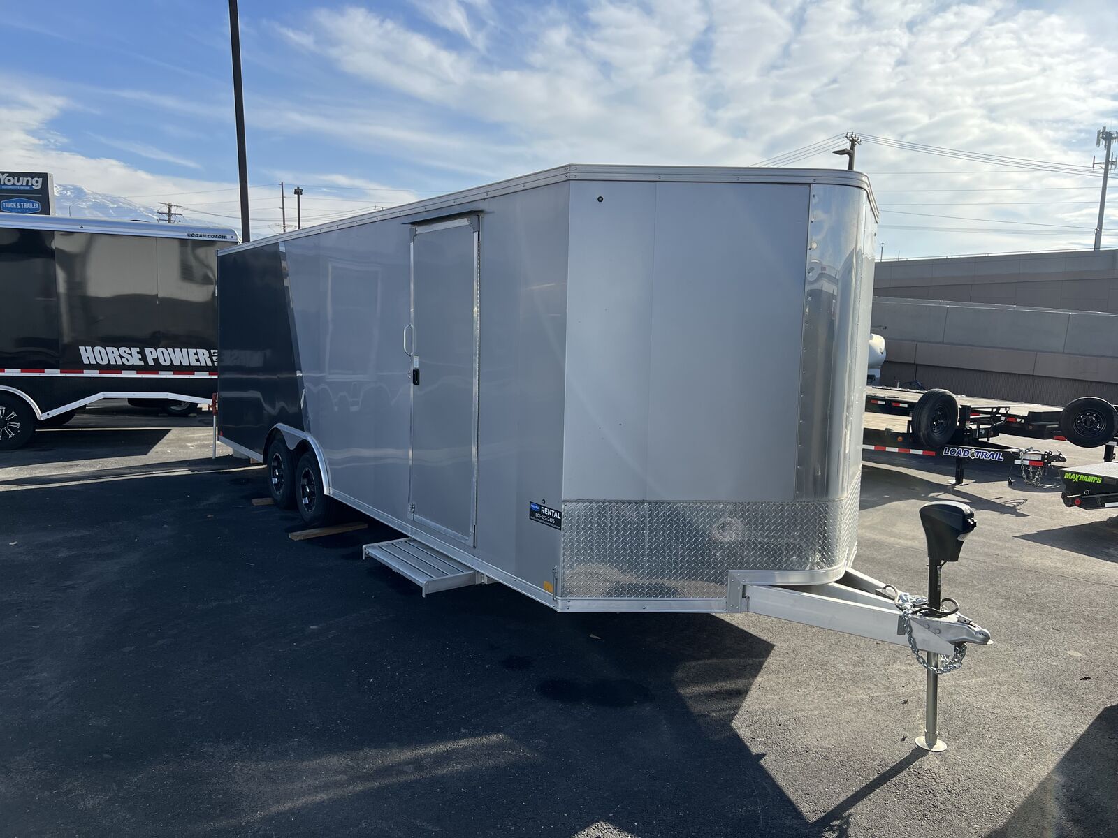 Everlite 8.5x24 Enclosed Trailer for Rent
