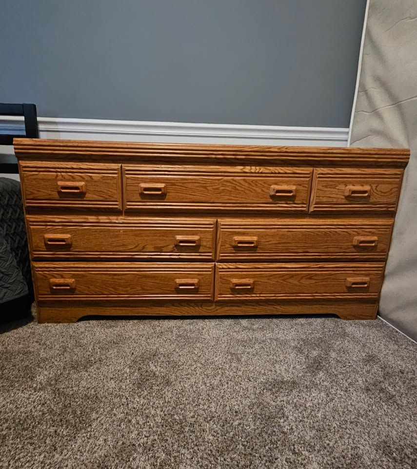 Dresser and Night Stands set