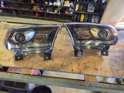 2016-2020 dodge Durango headlights set with bulbs and everything