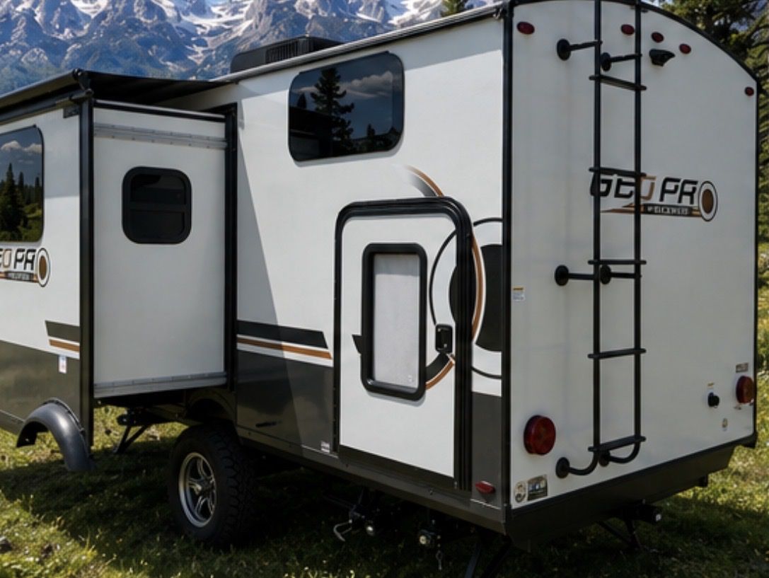 Like New!! 2024 FOREST RIVER ROCKWOOD GEOPRO - LOADED!!