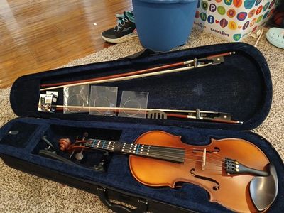 3/4 Size Violin + extras