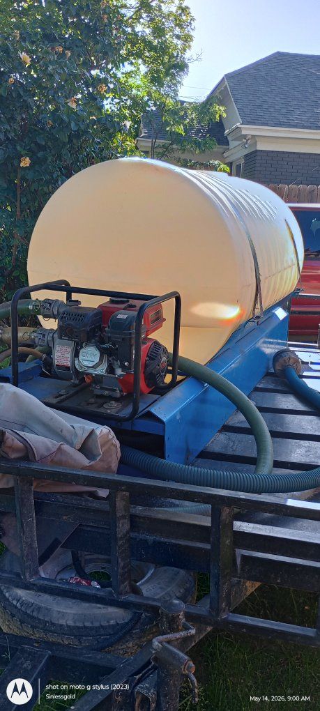 250 gallon water tank and pump on skid