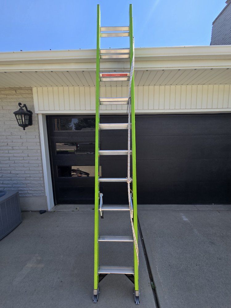 Little Giant HyperLite 20ft Fiberglass Extension Ladder (300 lb)