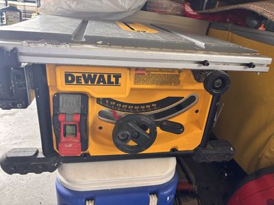 Nice Dewalt DWE 7485 8.25 Jobsite Table Saw