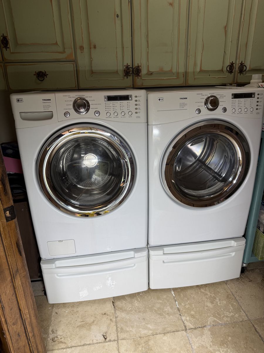 Washer and GAS Dryer Set with 2 Pedestals
