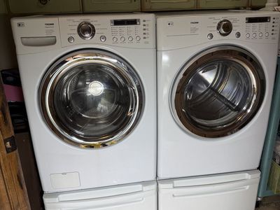 Washer and GAS Dryer Set with 2 Pedestals