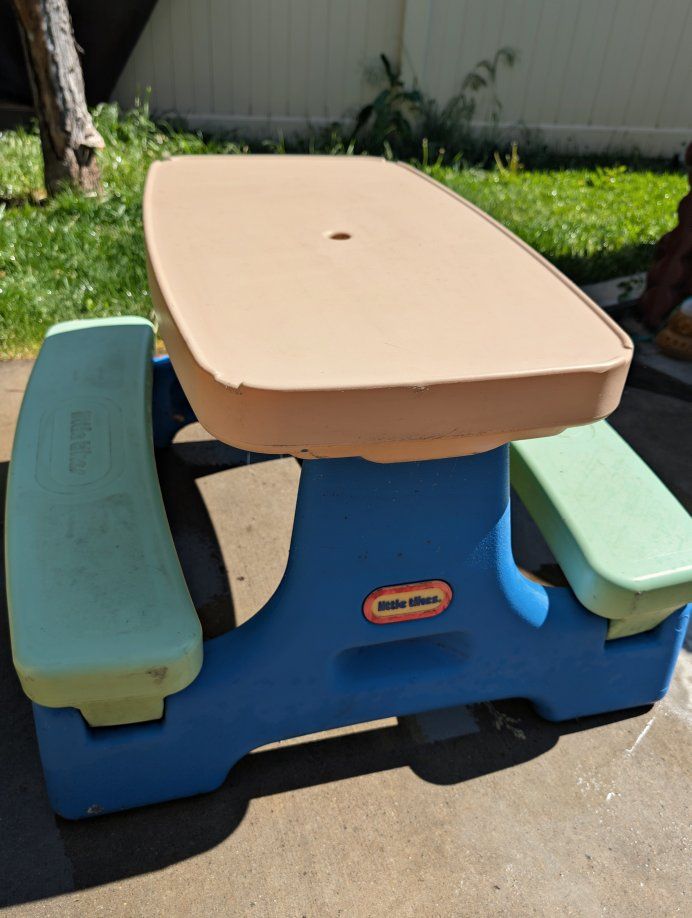 Little Tikes Kids Picnic Table