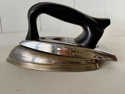 Vintage Montgomery Ward Indicator Iron – Chrome – No Cord