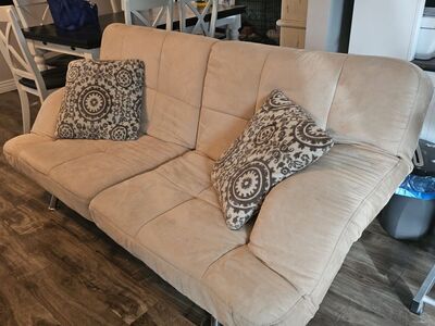 FUTON!! now with pillows!!