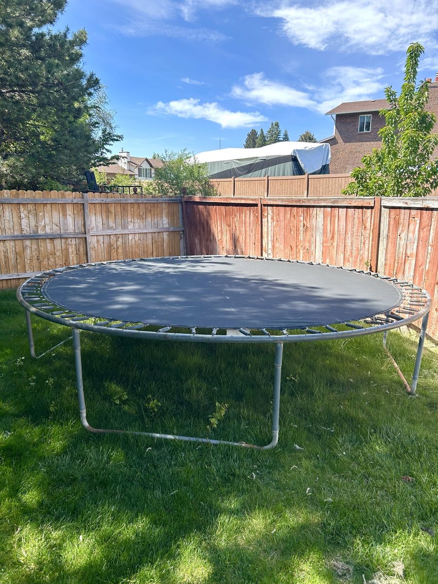14’ Trampoline