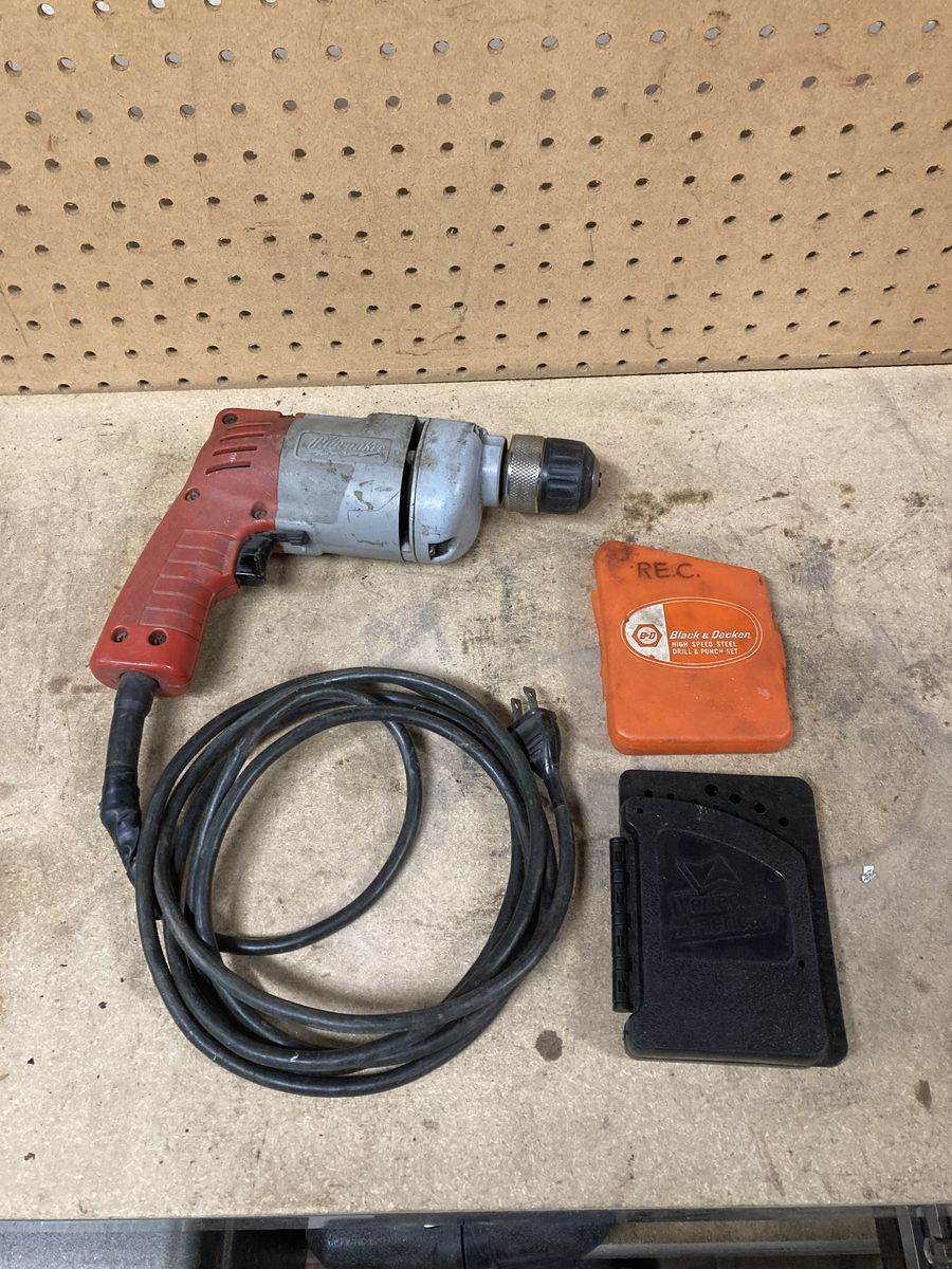 Milwaukee drill and bits