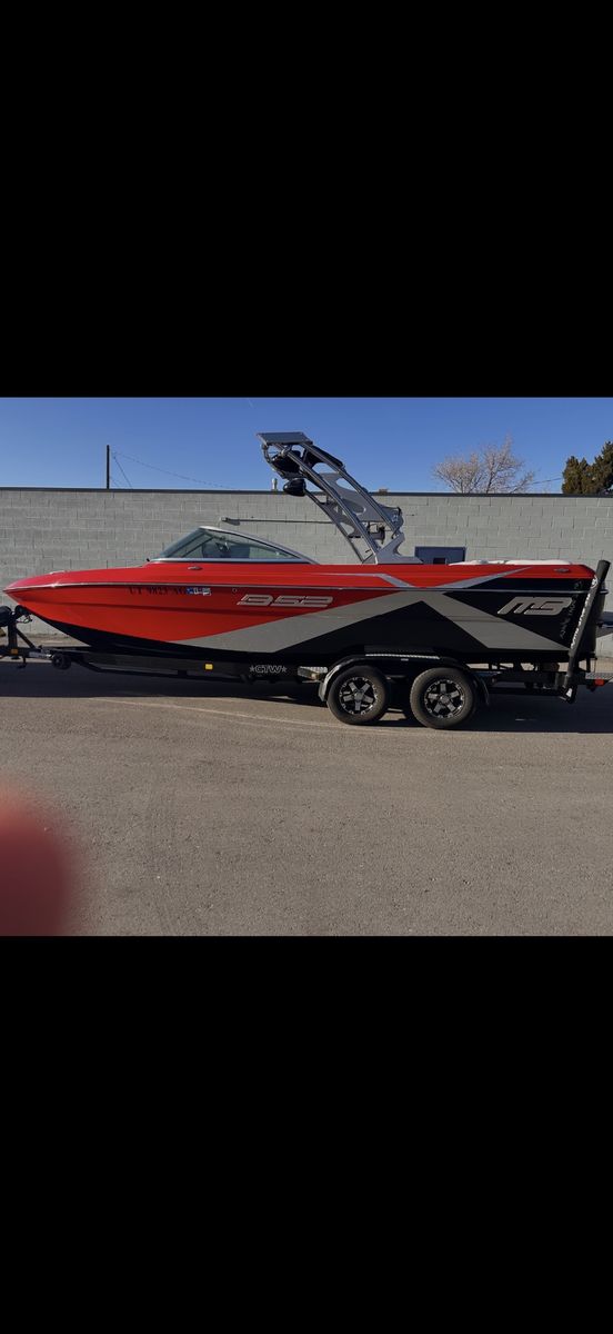 MB B52 surf boat