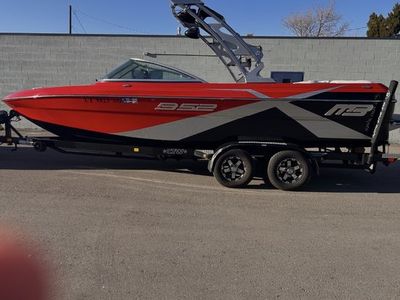 MB B52 surf boat