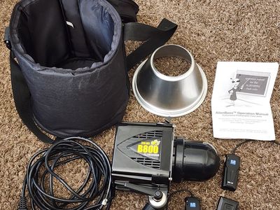 AlienBees B800 flash unit