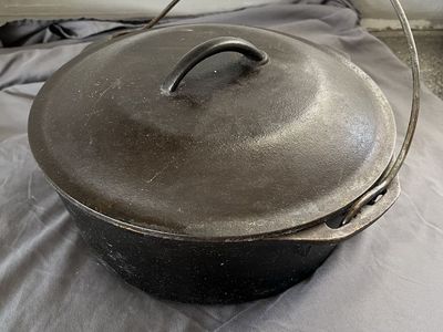 Lodge Cast Iron Dutch Oven, 10-inch, 4-Quart, Bail Handle & Lid