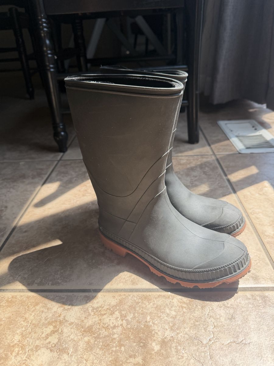 Kids Size 5 Waterproof Black Rubber Rain & Mud Boots