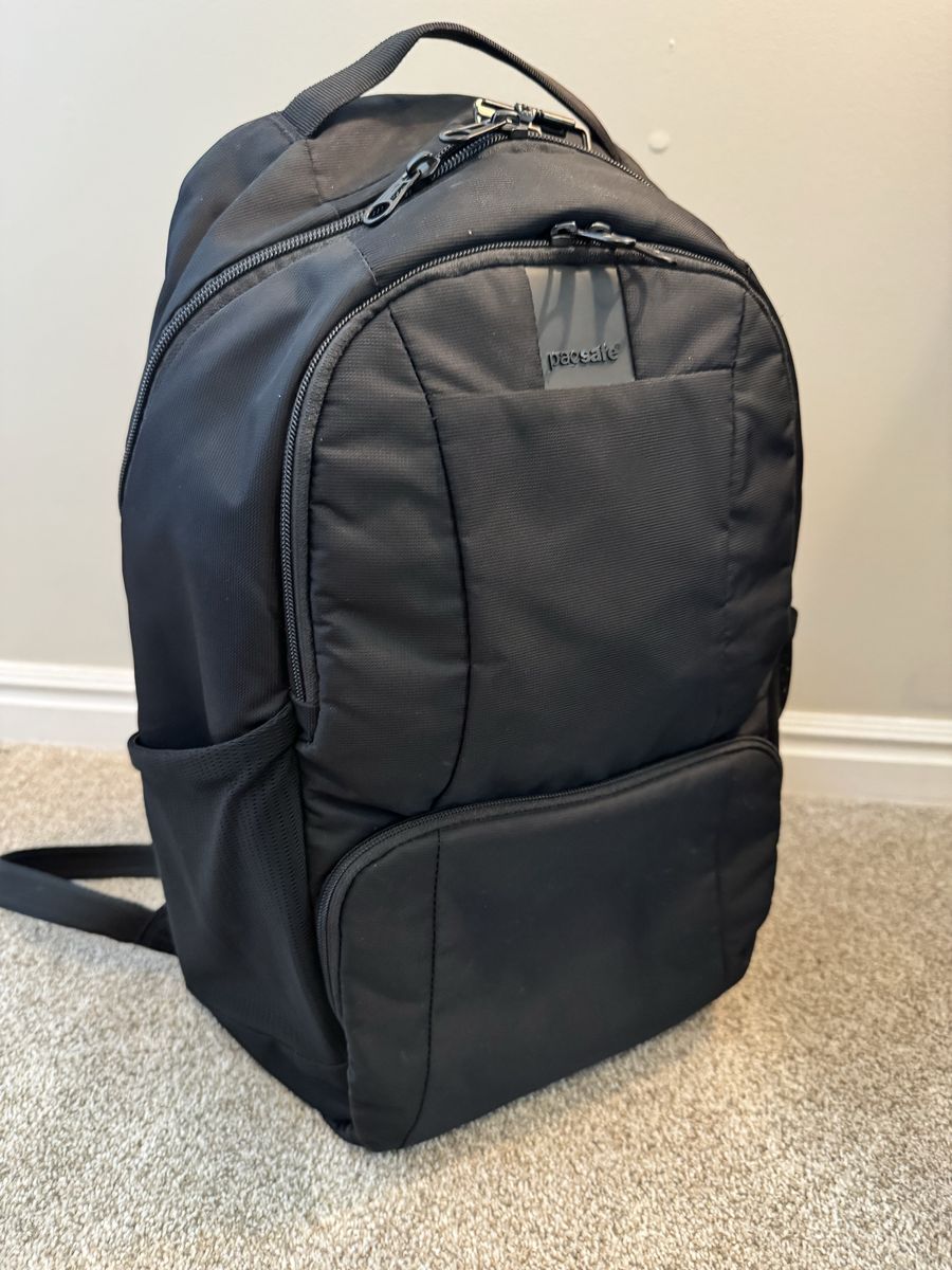 Pacsafe Metrosafe 25L Anti-Theft Backpack - Black Travel Bag with Lockable Zippers