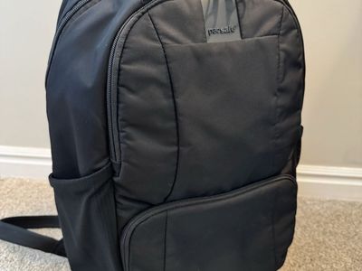 Pacsafe Metrosafe 25L Anti-Theft Backpack - Black Travel Bag with Lockable Zippers