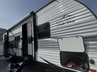 Della Terra travel trailer