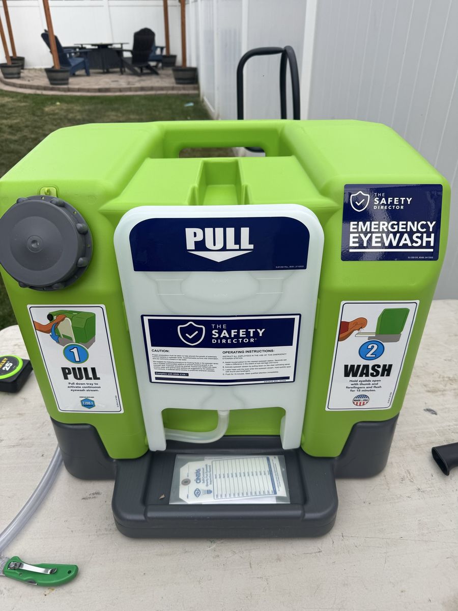 Cintas 12 gallon emergency eye wash station
