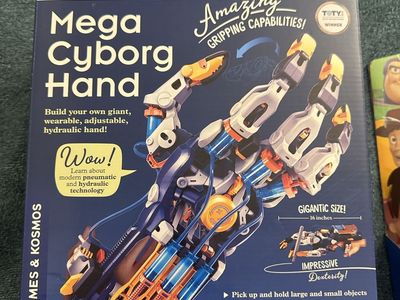 Thames & Kosmos Mega Cyborg Hand STEM Experiment Kit - Build Your Own Hydraulic Hand
