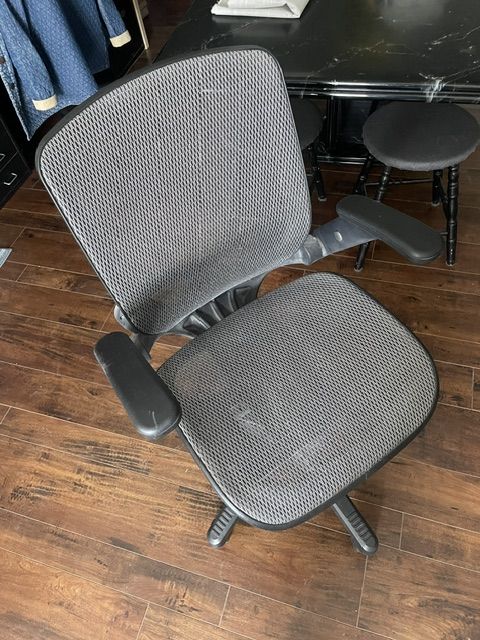 Executive Desk Chair with Retractable Arms