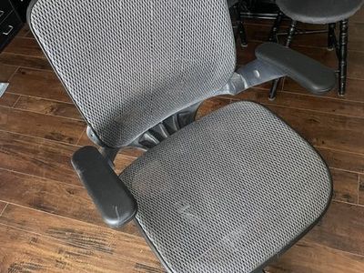Executive Desk Chair with Retractable Arms