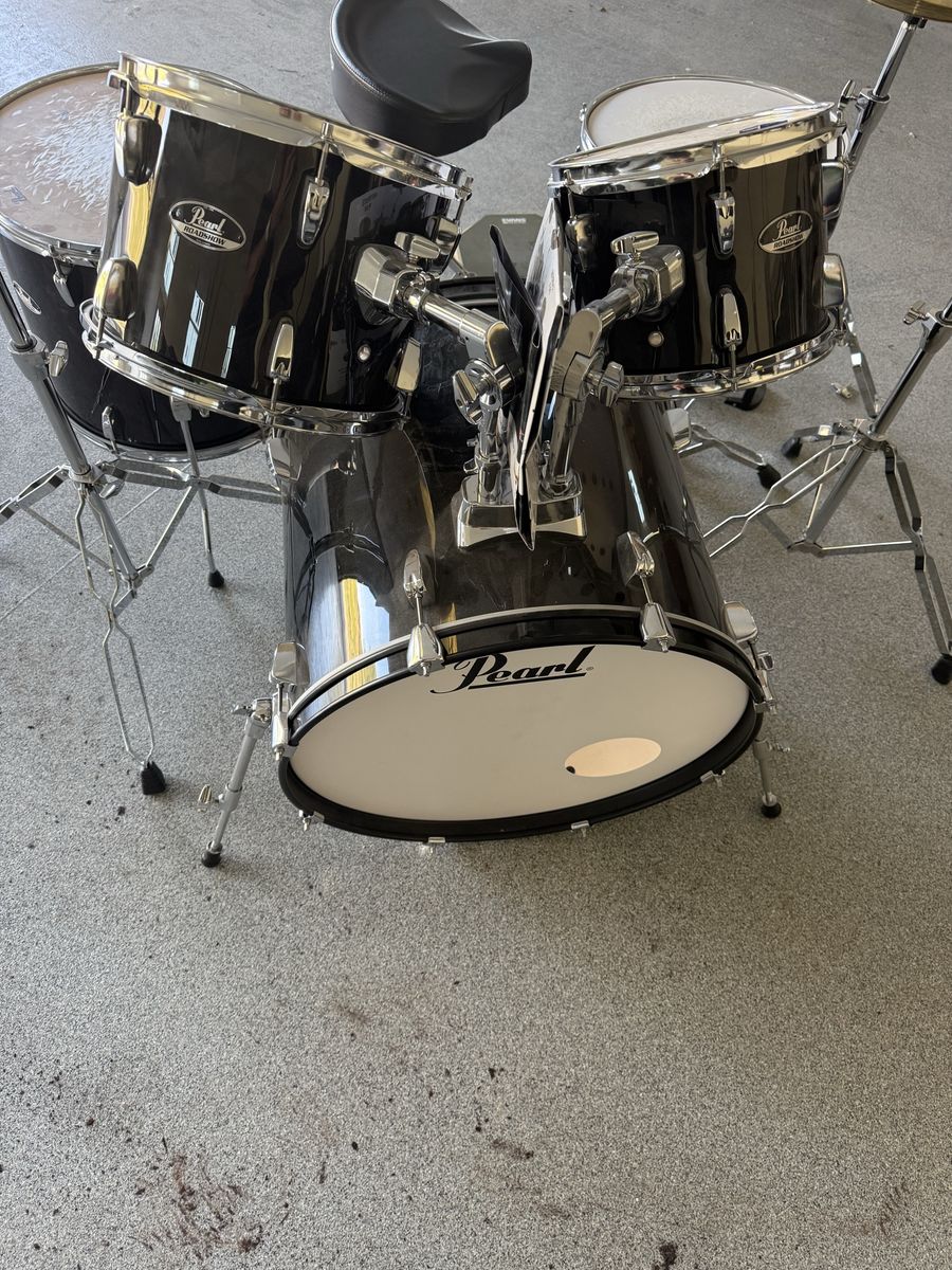 Pearl Vision Black Drum Set - Complete 5-Piece Kit with Hardware & Cymbals (UsedGood)