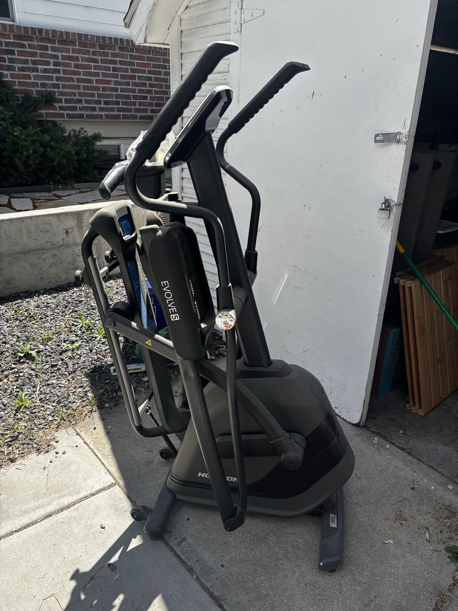Evolve 5 elliptical