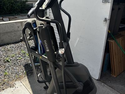 Evolve 5 elliptical