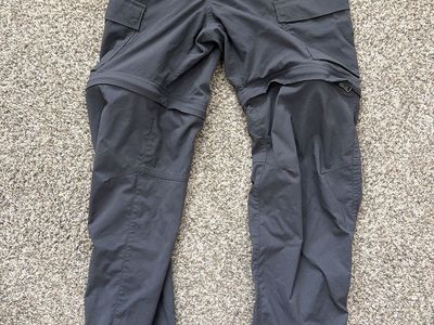 Kids REI hiking pants / shorts size L