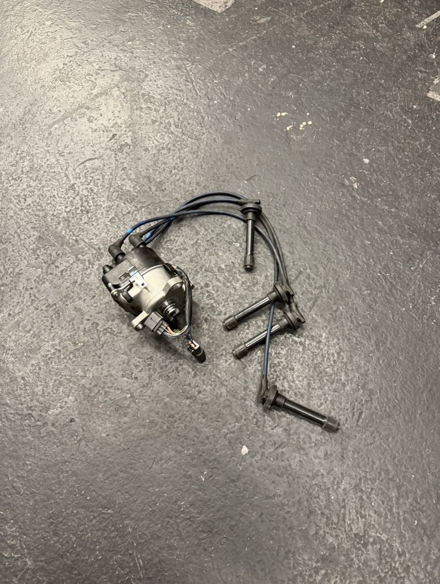B-SERIES NON VTEC DISTRIBUTOR//NO SPARK PLUG WIRES