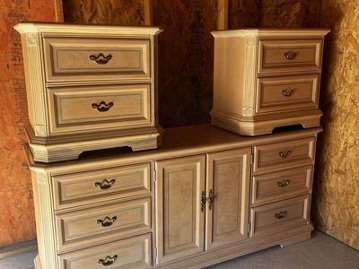 Solid Oak-Dresser & Night Stand Set