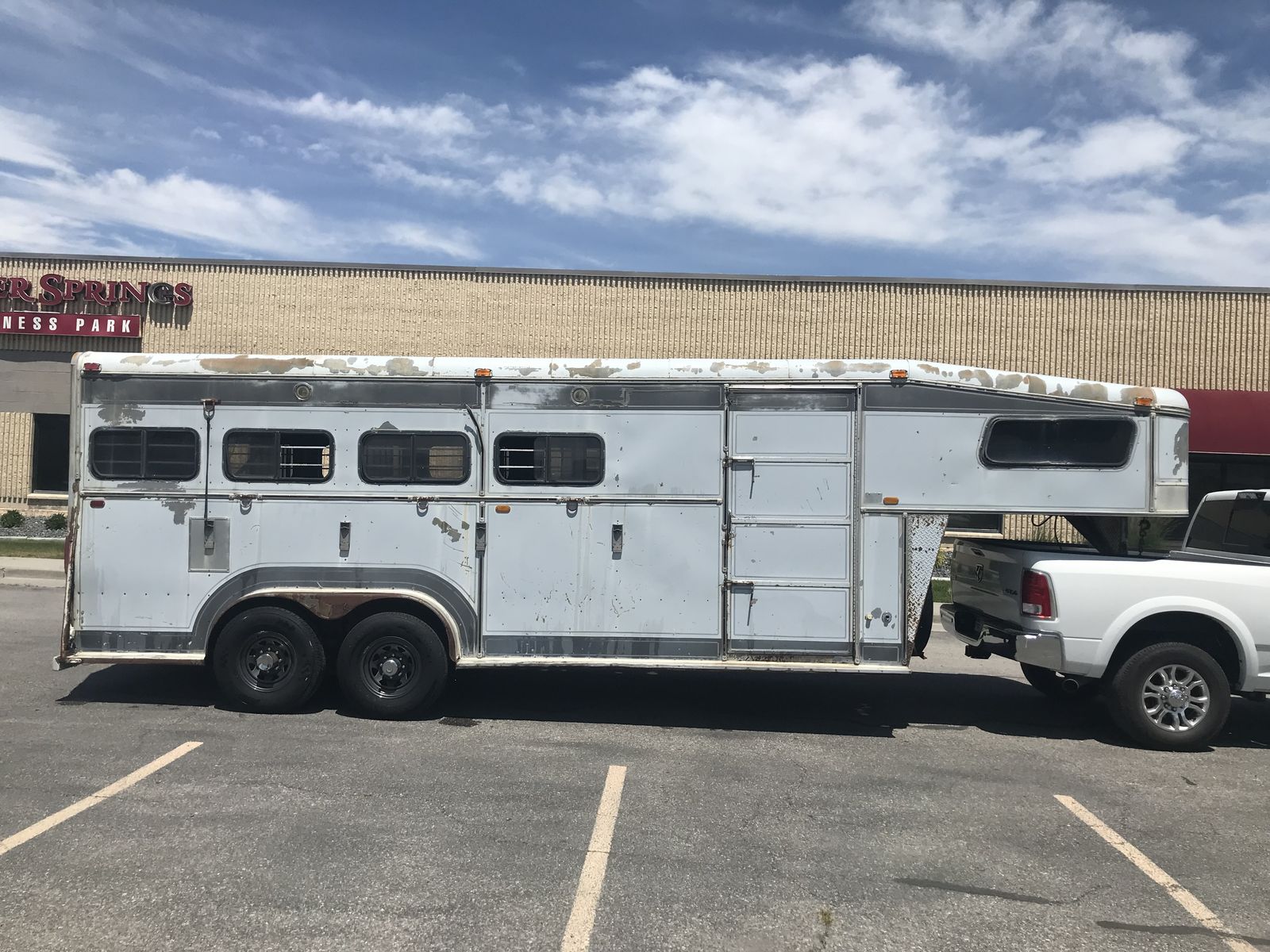 Horse Trailer 1988 5th wheel, 4 horse slant