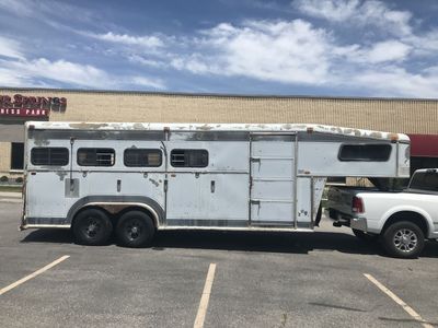 Horse Trailer 1988 5th wheel, 4 horse slant