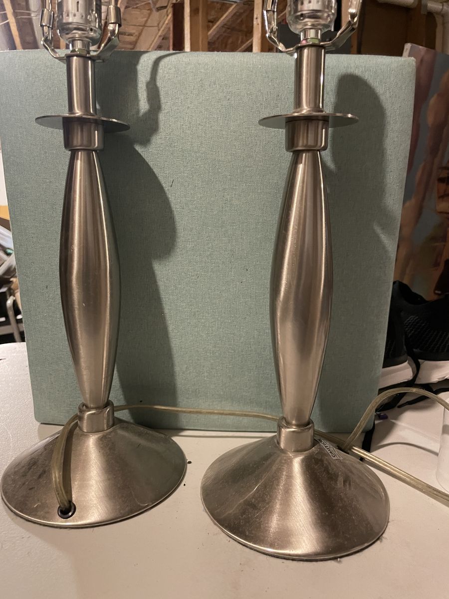 2 lamps