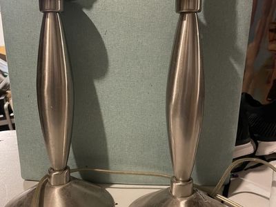 2 lamps