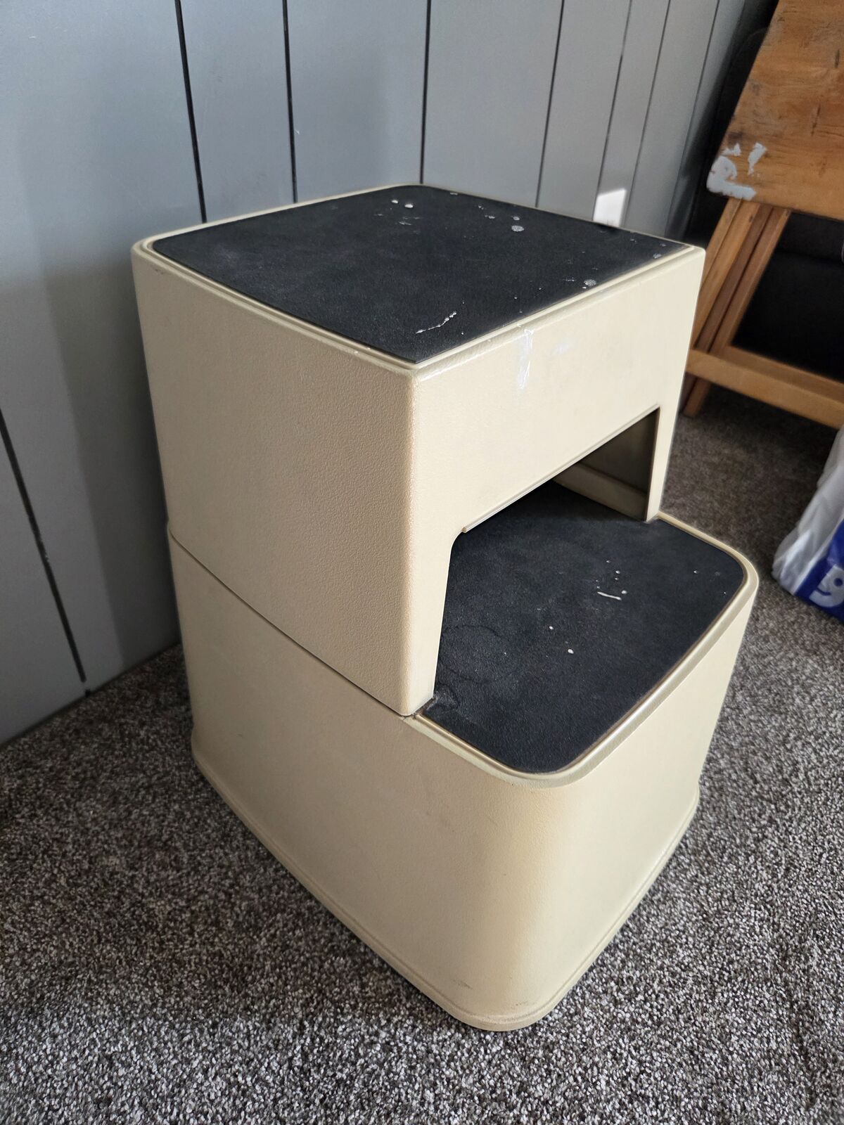 Rolling Step Stool, Curved Design, 2-Step, Retracting Casters, 350 lb Capacity,