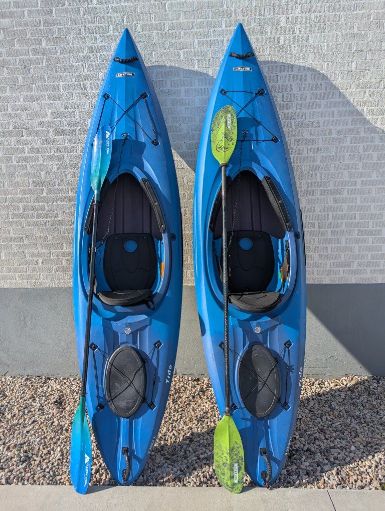 4 sit-inside LIFETIME kayaks with paddles and life jackets
