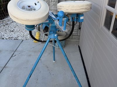 Jugs Football Passing Machine (M1700)