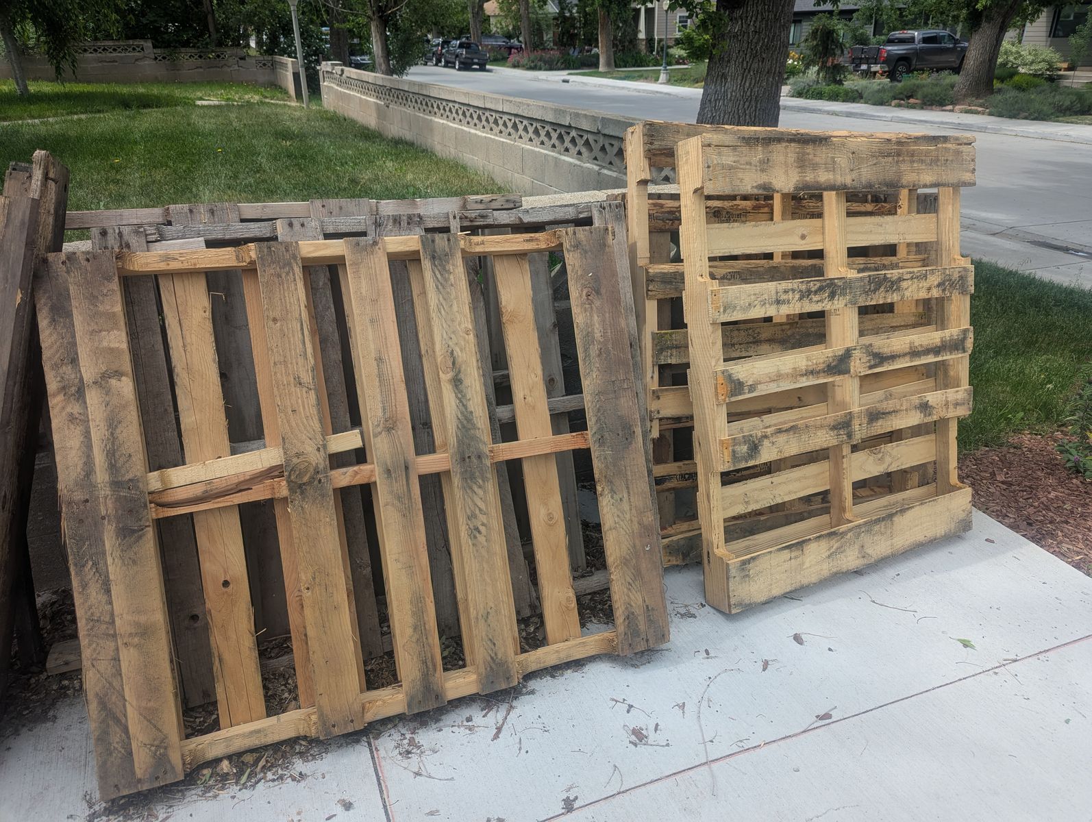 Free Wood Pallets – Reusable Condition (6 Total)