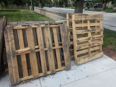 Free Wood Pallets – Reusable Condition (6 Total)