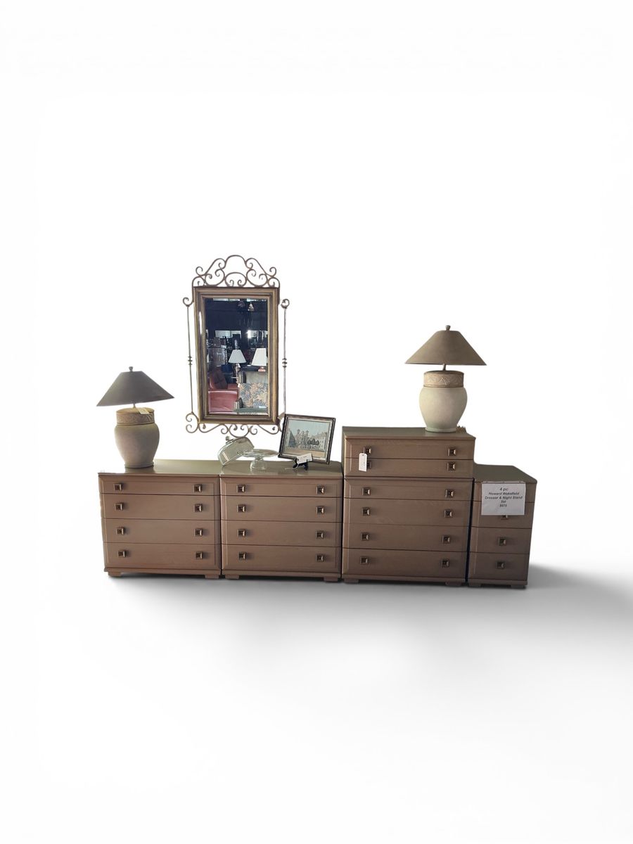4pc Howard WakeField Dresser & Nightstand Set