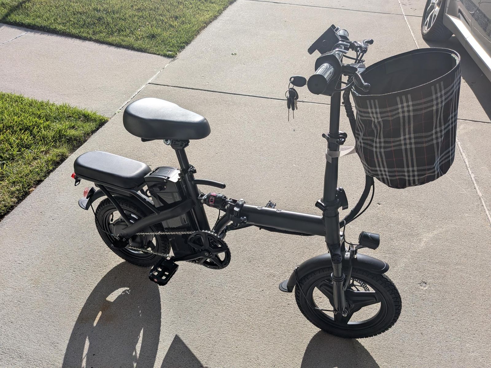 Brand New Foldable Mini Electric Bike for Adults & Teens (20-28 MPH, 32 Mile Range)
