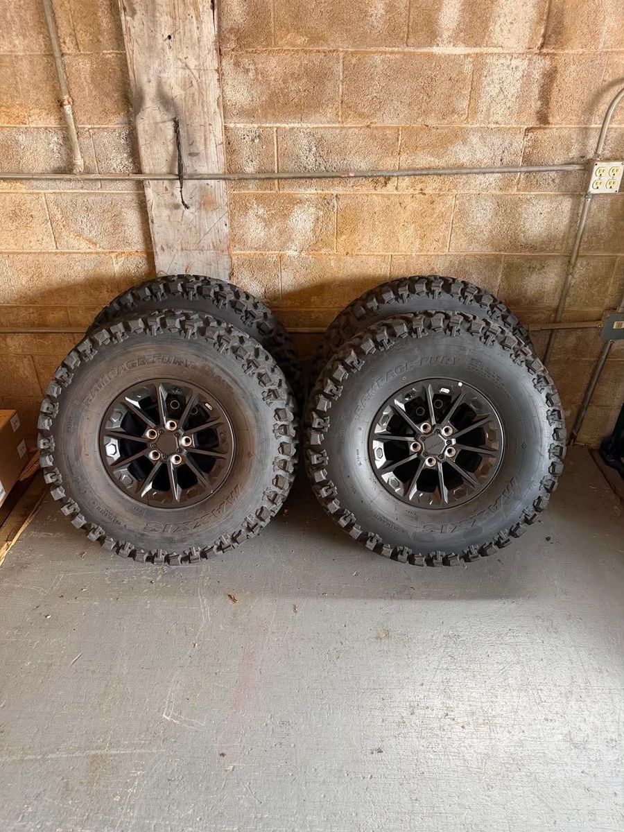 2025 RZR Pro S Wheels and Tires